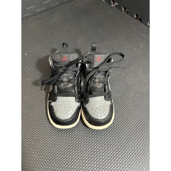 Nike Air Jordan 1 Retro Mid Shadow Gray Red 640735-096 Shoes Toddler Size 8C - Picture 2 of 7